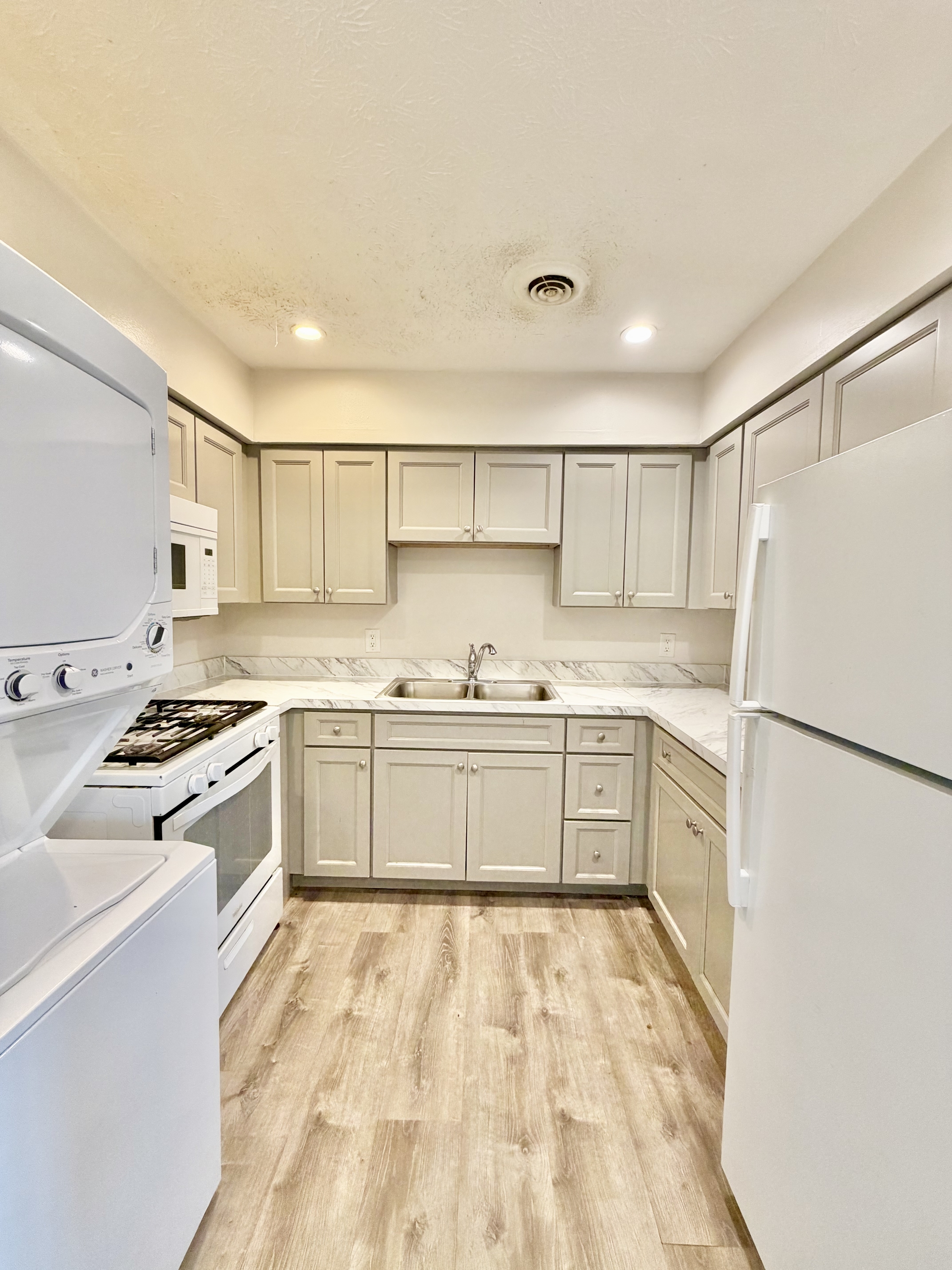 2400 Woodhill Drive - 1D